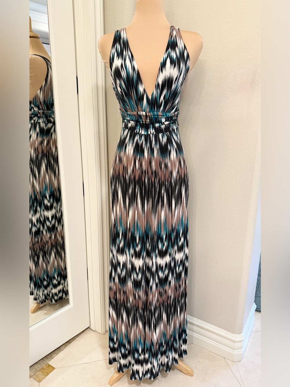 Tart Adrianna Ikat Print Deep V Maxi Dress M Boho Resort Stretch Jersey